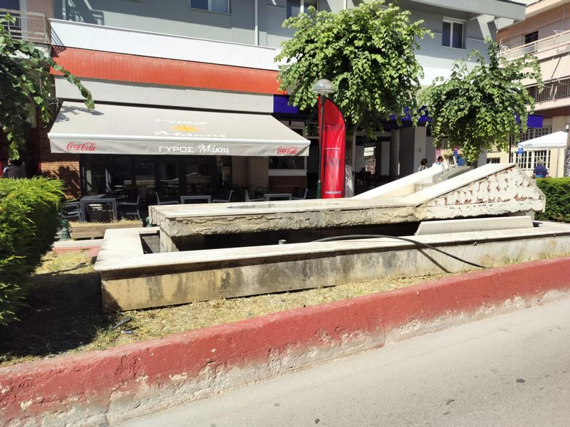Συνεχίζει να μη συμμορφώνεται ο δήμος Εορδαίας όσον αφορά την κατάσταση των σιντριβανιών στο κέντρο της Πτολεμαΐδας.
